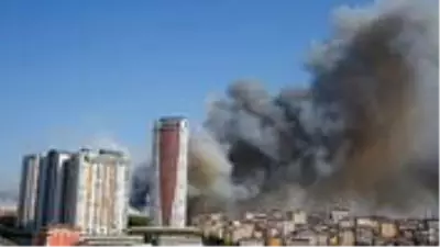 İstanbul'da askeri alanda çıkan yangın, itfaiye ekiplerinin uzun uğraşları sonucu söndürüldü İstanbul'da askeri alanda çıkan yangın, itfaiye ekiplerinin uzun uğraşları sonucu söndürüldü