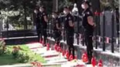 İSTANBUL EMNİYET MÜDÜRÜ AKTAŞ POLİS ŞEHİTLİĞİ'Nİ ZİYARET ETTİ İSTANBUL EMNİYET MÜDÜRÜ AKTAŞ POLİS ŞEHİTLİĞİ'Nİ ZİYARET ETTİ