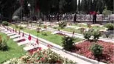 İSTANBUL EMNİYET MÜDÜRÜ AKTAŞ POLİS ŞEHİTLİĞİ'Nİ ZİYARET ETTİ İSTANBUL EMNİYET MÜDÜRÜ AKTAŞ POLİS ŞEHİTLİĞİ'Nİ ZİYARET ETTİ