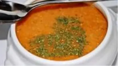 İstanbul'un ünlü restoranında çorbanın içinden çıkan cam parçası müşteriyi yaraladı