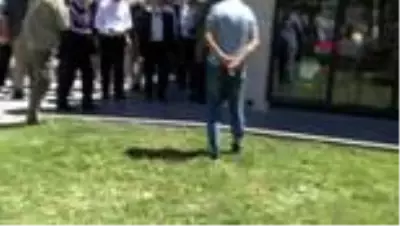 KAYSERİ Bakan Akar, Kayseri'de anne ve babasının kabrini ziyaret etti KAYSERİ Bakan Akar, Kayseri'de anne ve babasının kabrini ziyaret etti