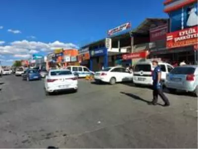 Kayseri'de bıçaklı kavga: 1'i ağır 3 yaralı Kayseri'de bıçaklı kavga: 1'i ağır 3 yaralı