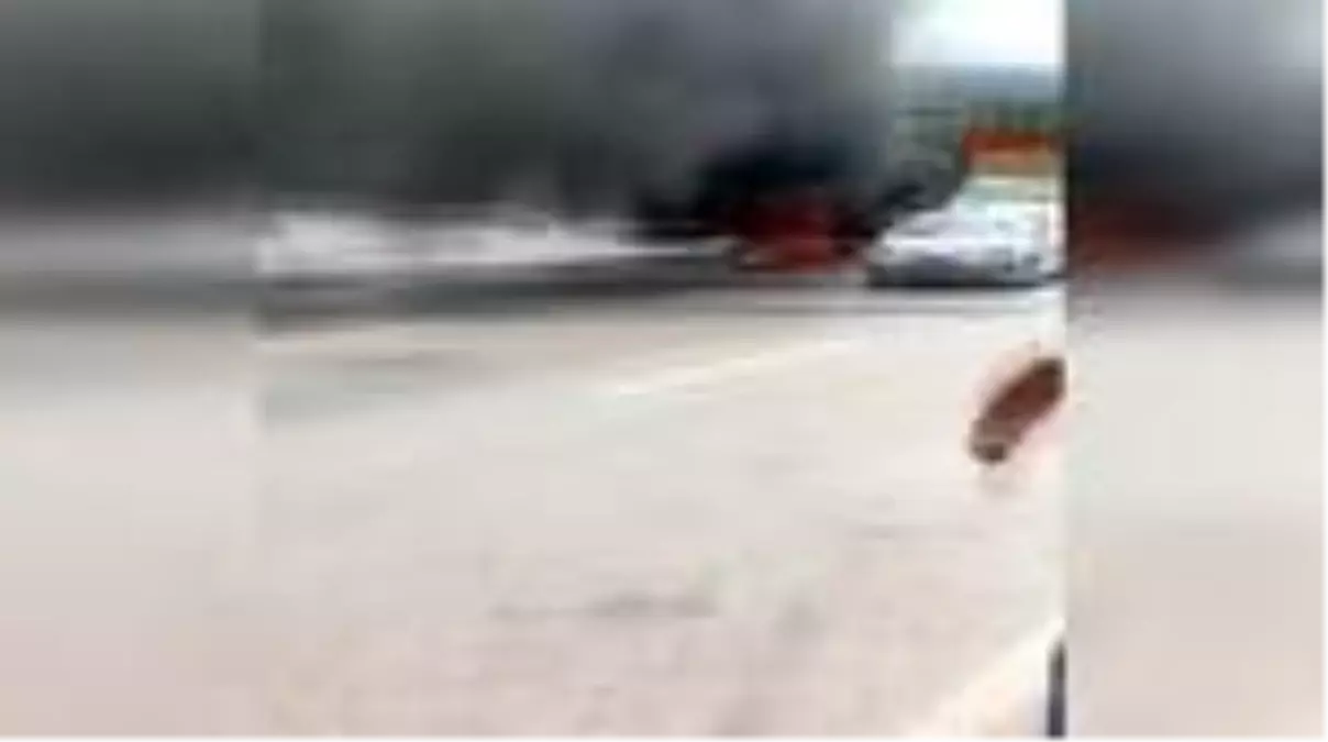 KOCAELİ Otomobil alev alev yandı