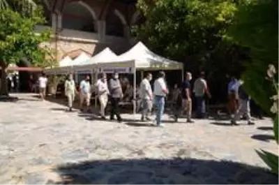 Kuşadası'nda resmi bayramlaşma Kervansaray'da yapıldı Kuşadası'nda resmi bayramlaşma Kervansaray'da yapıldı