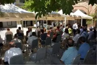 Kuşadası'nda resmi bayramlaşma Kervansaray'da yapıldı Kuşadası'nda resmi bayramlaşma Kervansaray'da yapıldı