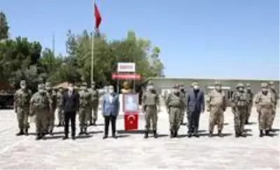 Mardin Valisi Demirtaş'tan sınırdaki Mehmetçiğe bayram ziyareti Mardin Valisi Demirtaş'tan sınırdaki Mehmetçiğe bayram ziyareti