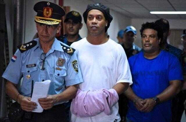 Mart ayında tutuklanan Barcelona efsanesi Ronaldinho, bu ay içerisinde tahliye oluyor