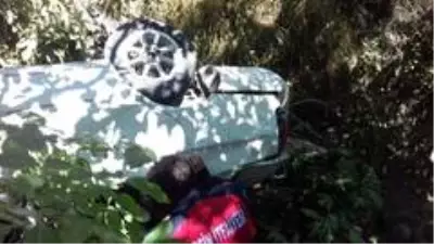 Mersin'de dereye uçan otomobildeki 5 kuzen yaralandı Mersin'de dereye uçan otomobildeki 5 kuzen yaralandı