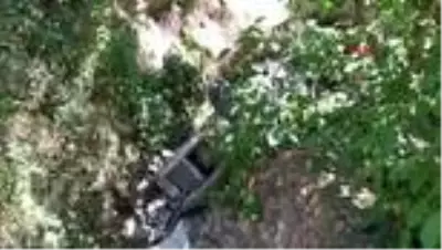 MERSİN Gezintiye çıkan kuzenlerin otomobili uçuruma yuvarlandı: 5 yaralı MERSİN Gezintiye çıkan kuzenlerin otomobili uçuruma yuvarlandı: 5 yaralı