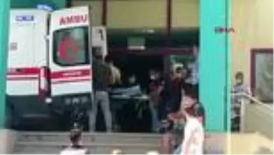 MERSİN Gezintiye çıkan kuzenlerin otomobili uçuruma yuvarlandı: 5 yaralı MERSİN Gezintiye çıkan kuzenlerin otomobili uçuruma yuvarlandı: 5 yaralı