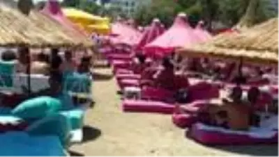 MUĞLA Bodrum'da plajlar bayramın 2'nci günü de doldu taştı MUĞLA Bodrum'da plajlar bayramın 2'nci günü de doldu taştı
