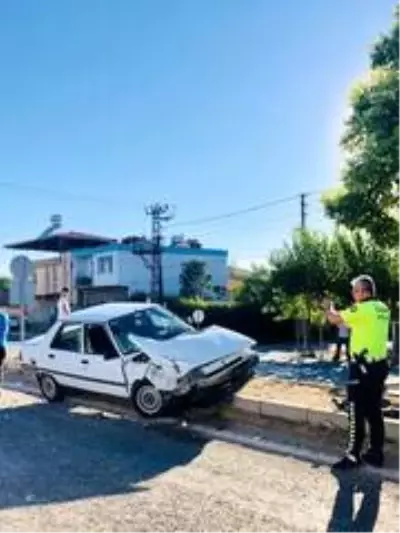 Son dakika! Otomobil ile hafif ticari araç çarpıştı: 6 yaralı Son dakika! Otomobil ile hafif ticari araç çarpıştı: 6 yaralı