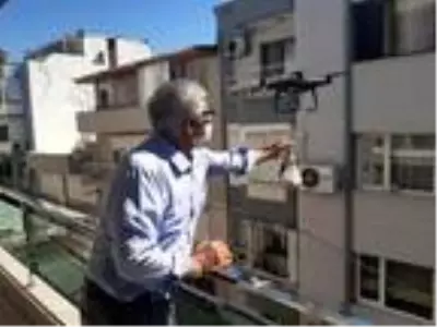 Sosyal mesafeye dikkat çekmek için kurban etini dronla gönderdi Sosyal mesafeye dikkat çekmek için kurban etini dronla gönderdi
