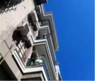 Sosyal mesafeye dikkat çekmek için kurban etini dronla gönderdi Sosyal mesafeye dikkat çekmek için kurban etini dronla gönderdi