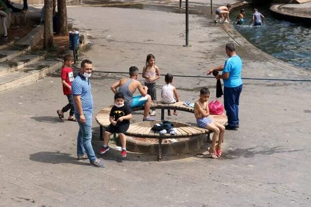 Vaka sayısının arttığı Diyarbakır'da tedbirlere uymayan çocuklar: Koronavirüs hiç umurumuzda değil