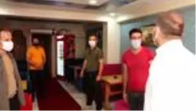 Vali Hacıbektaşoğlu'ndan güvenlik güçleri ve vatandaşlara bayram ziyareti Vali Hacıbektaşoğlu'ndan güvenlik güçleri ve vatandaşlara bayram ziyareti