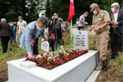 Vali Ünlü, şehit yakınlarını ve gazileri bayramda yalnız bırakmadı Vali Ünlü, şehit yakınlarını ve gazileri bayramda yalnız bırakmadı