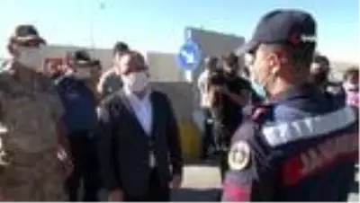 Vali Yırık'tan sürücülere şeker, kolonya Vali Yırık'tan sürücülere şeker, kolonya