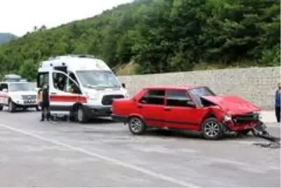 Zonguldak'ta iki araç çarpıştı: 4 yaralı Zonguldak'ta iki araç çarpıştı: 4 yaralı