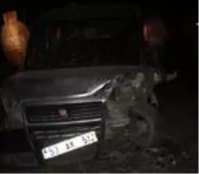 Adıyaman'da hafif ticari araç ile otomobil çarpıştı: 8 yaralı Adıyaman'da hafif ticari araç ile otomobil çarpıştı: 8 yaralı
