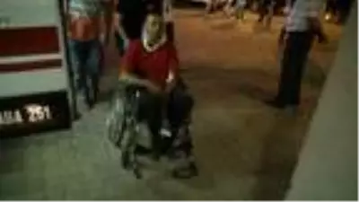 Adıyaman'da hafif ticari araç ile otomobil çarpıştı: 8 yaralı Adıyaman'da hafif ticari araç ile otomobil çarpıştı: 8 yaralı