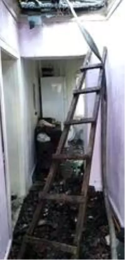 Ahşap evden yükselen alevler paniğe neden oldu