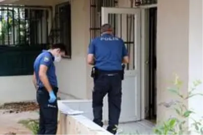 Genç kadın evinde ölü bulundu! Erkek arkadaşı ilk ifadesinde 'Düştü' dedi Genç kadın evinde ölü bulundu! Erkek arkadaşı ilk ifadesinde 'Düştü' dedi
