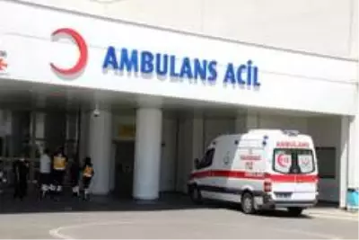 Baraj gölünde boğulma tehlikesi geçiren üniversiteli Harun'u çevredeki vatandaşlar çıkardı Baraj gölünde boğulma tehlikesi geçiren üniversiteli Harun'u çevredeki vatandaşlar çıkardı