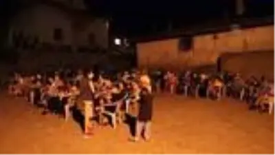 'Bayram Köye Geri Döndü' belgeselinin ilk gösterimi çekildiği köyde yapıldı 'Bayram Köye Geri Döndü' belgeselinin ilk gösterimi çekildiği köyde yapıldı
