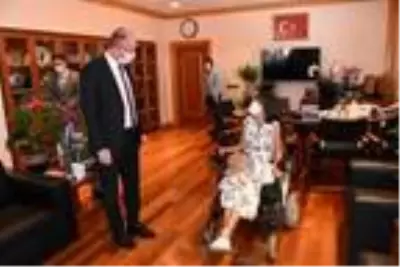Bedensel engelli Şenay, üçüncü üniversitesini bitirdi