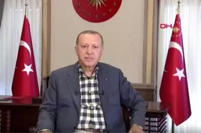 Cumhurbaşkanı Erdoğan, canlı yayında prompterin azizliğine uğradı Cumhurbaşkanı Erdoğan, canlı yayında prompterin azizliğine uğradı