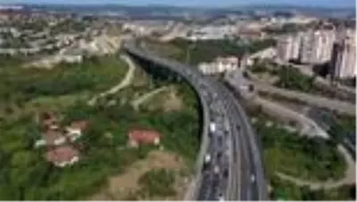 Dönüşe geçen tatilciler Anadolu Otoyolu'nda yoğunluk oluşturdu Dönüşe geçen tatilciler Anadolu Otoyolu'nda yoğunluk oluşturdu