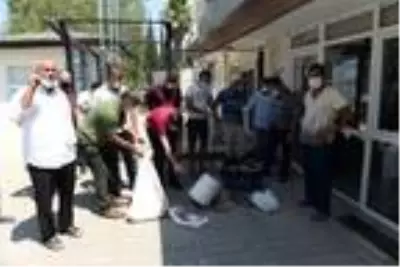 Elektrik kesintisi kurban etlerinin, çöpe atılmasına neden oldu (2) Elektrik kesintisi kurban etlerinin, çöpe atılmasına neden oldu (2)