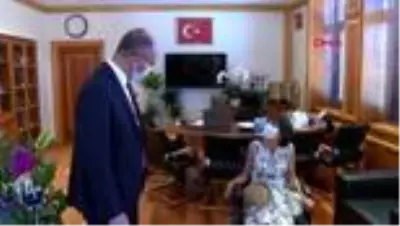 ESKİŞEHİR BEDENSEL ENGELLİ ŞENAY, ÜÇÜNCÜ ÜNİVERSİTESİNİ BİTİRDİ