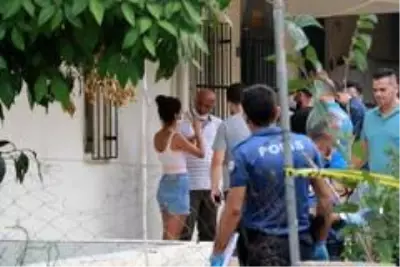 Evinde ölü bulunan genç kadının erkek arkadaşı gözaltında Evinde ölü bulunan genç kadının erkek arkadaşı gözaltında