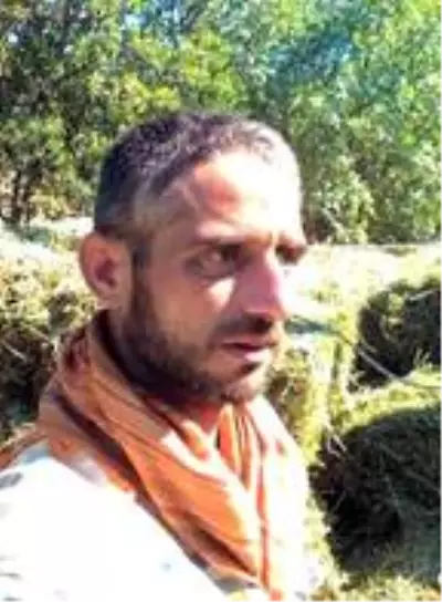 Psikolojik sorunları olan adam, evinin balkonunda kendisini iple çamaşır demirine astı Psikolojik sorunları olan adam, evinin balkonunda kendisini iple çamaşır demirine astı