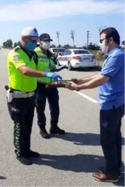Giresun'a gelen yolculara bayram şekeri ikram edildi Giresun'a gelen yolculara bayram şekeri ikram edildi