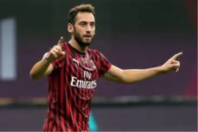 Hakan Çalhanoğlu, İtalya'da en golcü sezonunu yaşadı Hakan Çalhanoğlu, İtalya'da en golcü sezonunu yaşadı