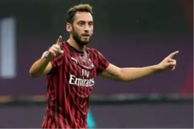 Hakan Çalhanoğlu, İtalya'da en golcü sezonunu yaşadı Hakan Çalhanoğlu, İtalya'da en golcü sezonunu yaşadı