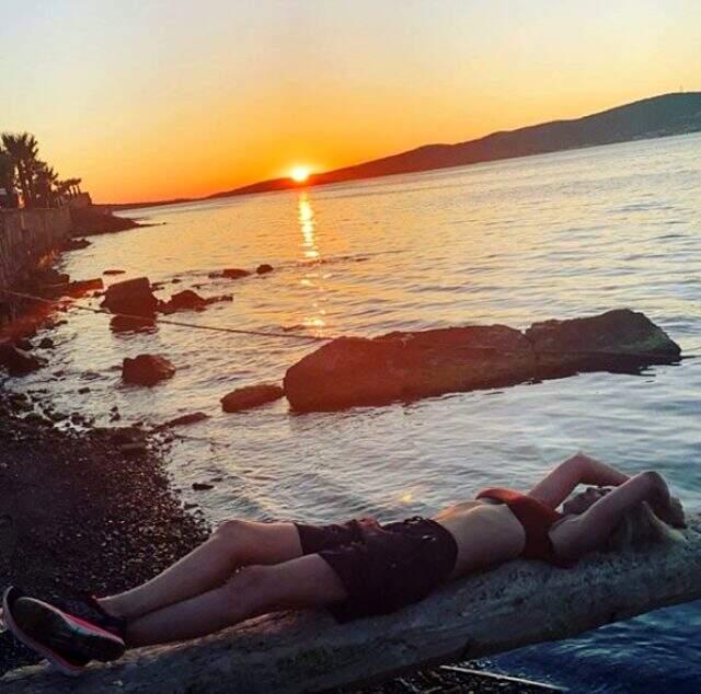 Helin Avşar bikinili pozunu paylaştı, abla Hülya Avşar kardeşinin fiziğine hayran kaldı Helin Avşar bikinili pozunu paylaştı, abla Hülya Avşar kardeşinin fiziğine hayran kaldı