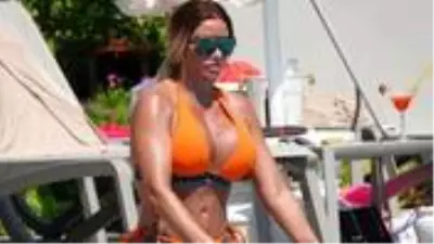 İngiliz şarkıcı Katie Price, Türkiye'deki tatilinde büyük talihsizlik yaşayıp iki bacağını da kırdı İngiliz şarkıcı Katie Price, Türkiye'deki tatilinde büyük talihsizlik yaşayıp iki bacağını da kırdı