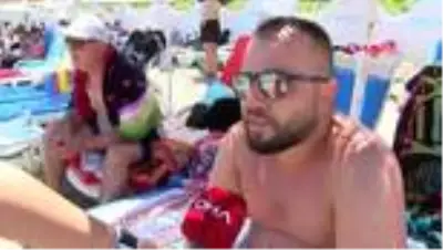 İZMİR Çeşme Ilıca Plajı'nda bayram yoğunluğu İZMİR Çeşme Ilıca Plajı'nda bayram yoğunluğu