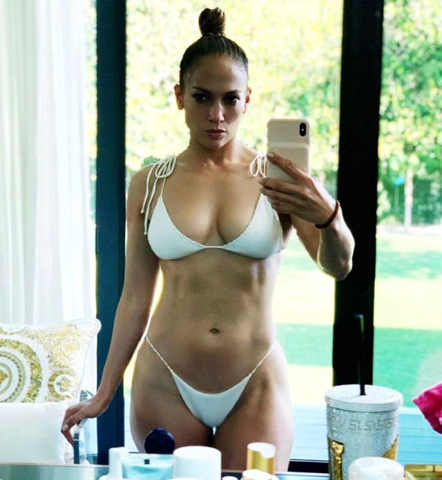 Jennifer Lopez, sıfır makyajla fotoğraf paylaştı