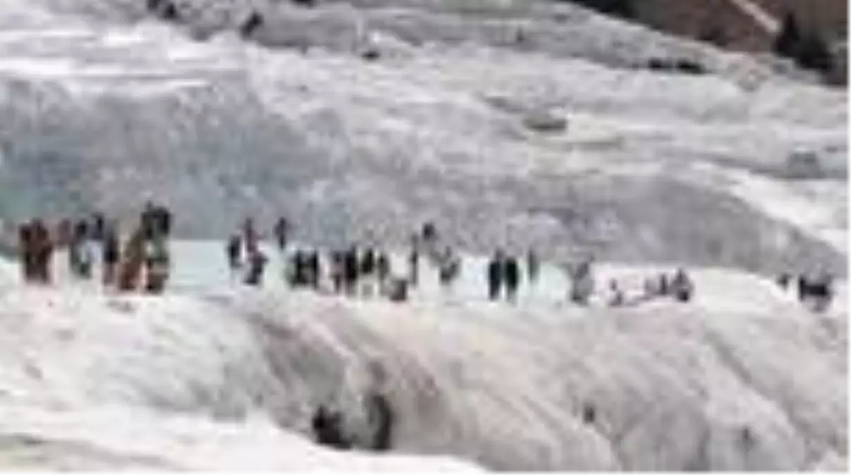 Pamukkale'de bayram yoğunluğu yaşanıyor