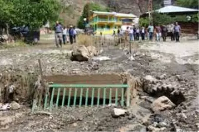 Sağanak yağış Oltu'da sele dönüştü Sağanak yağış Oltu'da sele dönüştü