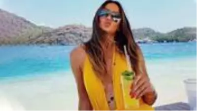 Sahra Işık ve İdris Aybirdi 5 günlük tatil için kesenin ağzını açtılar Sahra Işık ve İdris Aybirdi 5 günlük tatil için kesenin ağzını açtılar