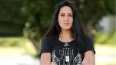 Sahra Işık ve İdris Aybirdi 5 günlük tatil için kesenin ağzını açtılar Sahra Işık ve İdris Aybirdi 5 günlük tatil için kesenin ağzını açtılar