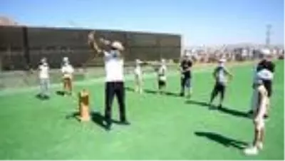 Şehit ve gazi çocukları at bindi, ok attı Şehit ve gazi çocukları at bindi, ok attı