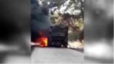 Seyir halindeki otobüs yanarak kullanılamaz hale geldi Seyir halindeki otobüs yanarak kullanılamaz hale geldi
