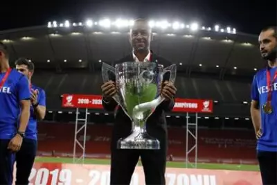 Son Dakika: Trabzonspor, yardımcı antrenör Eddie Newton'ı teknik direktörlük görevine getirdi Son Dakika: Trabzonspor, yardımcı antrenör Eddie Newton'ı teknik direktörlük görevine getirdi